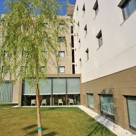 Hotel Campanile Airport 3*