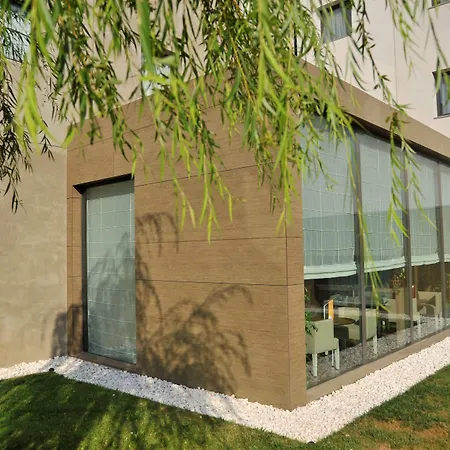 Hotel Campanile Airport 3*