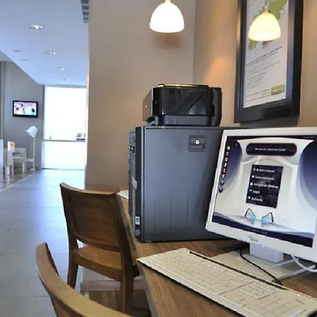 Hotel Campanile Airport