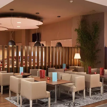 Hotel Campanile Airport